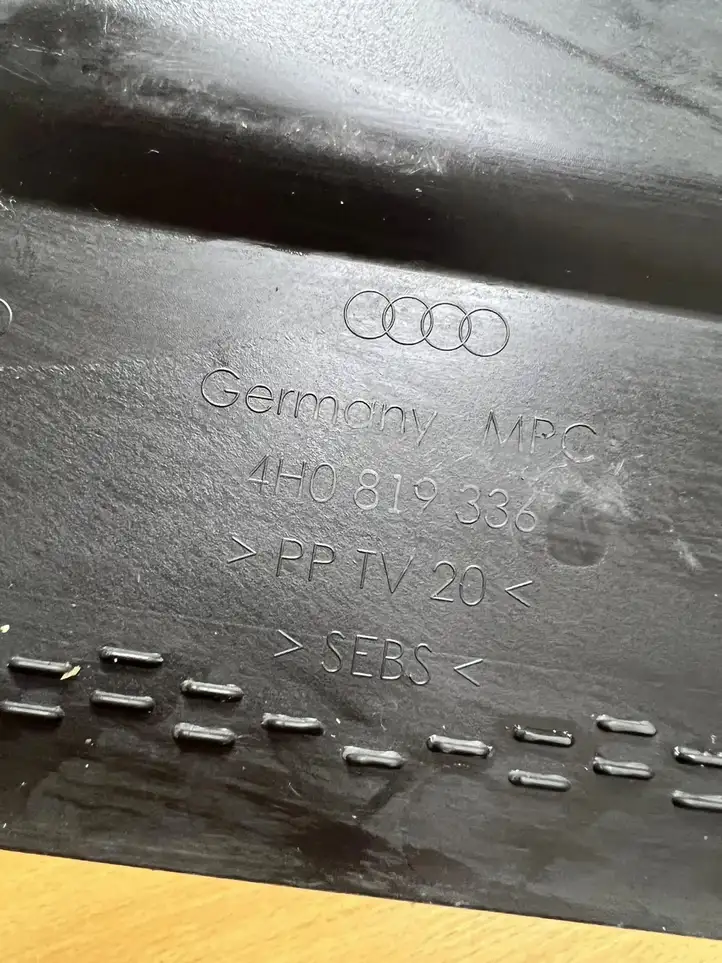 Audi A8 S8 D4 4H (2013 - 2017) 4H0819336 Прочие детали моторного отсека — фото 7
