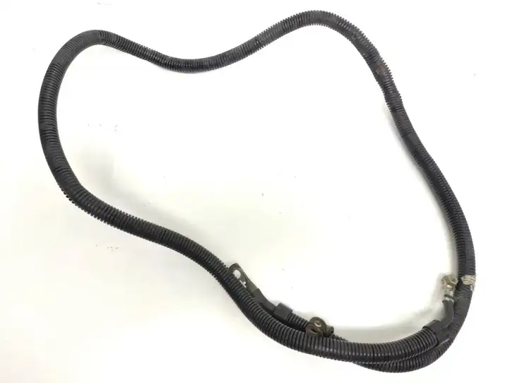 Volkswagen Transporter-Caravelle (1990 - 2003)  9805943 Плюсовый провод (аккумулятора)