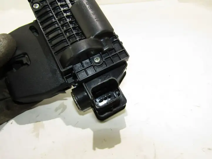 Peugeot 5008 (2009 - 2013)   Замок задней крышки