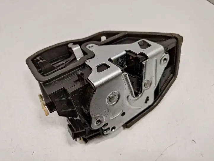 BMW 3 F30 F35 F31 (2012 - 2018) 7229460 Замок задней двери — фото 1