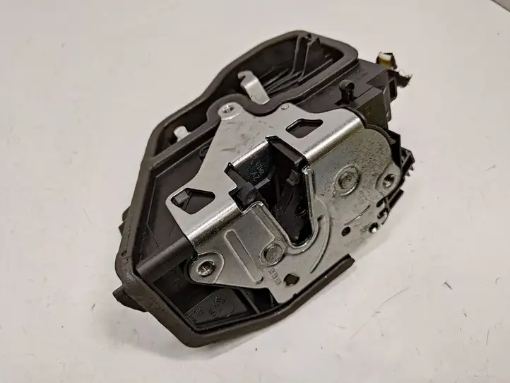 BMW 3 F30 F35 F31 (2012 - 2018) 7229459 Замок задней двери — фото 1