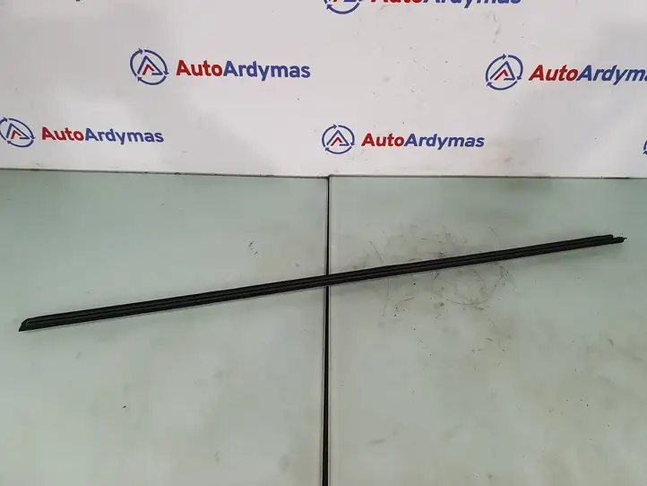 BMW 2 F22 F23 (2013 - 2017) 51337404203 Накладка стекла передней двери — фото 2