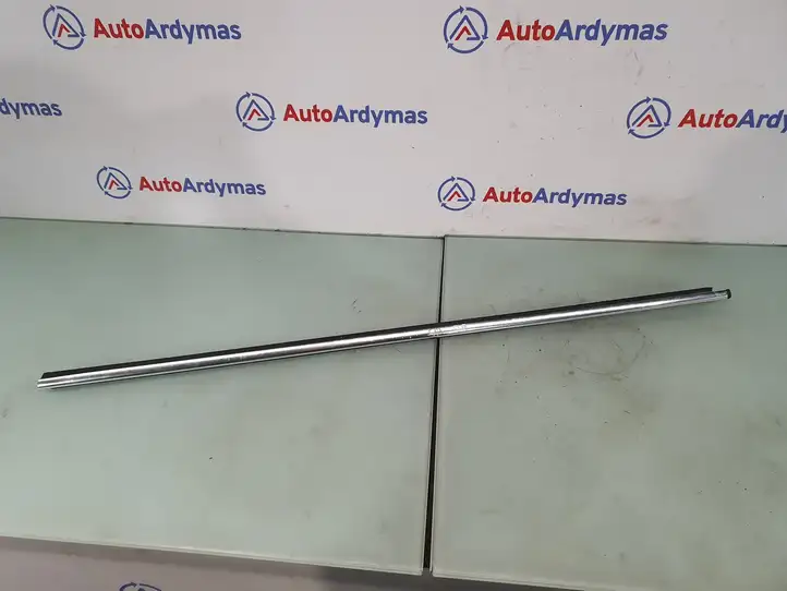 BMW 2 F22 F23 (2013 - 2017) 51337404204 Накладка стекла передней двери — фото 1
