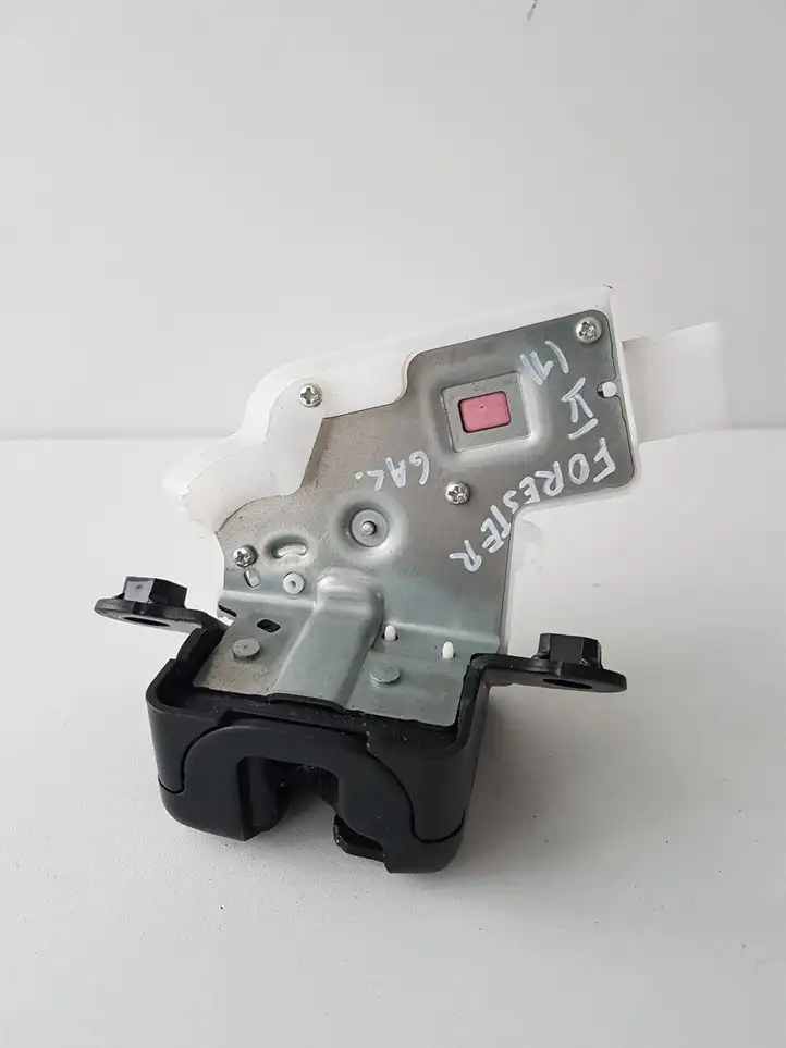 Subaru Forester SK (2018 - 2025) 63176A Замок крышки багажника — фото 6