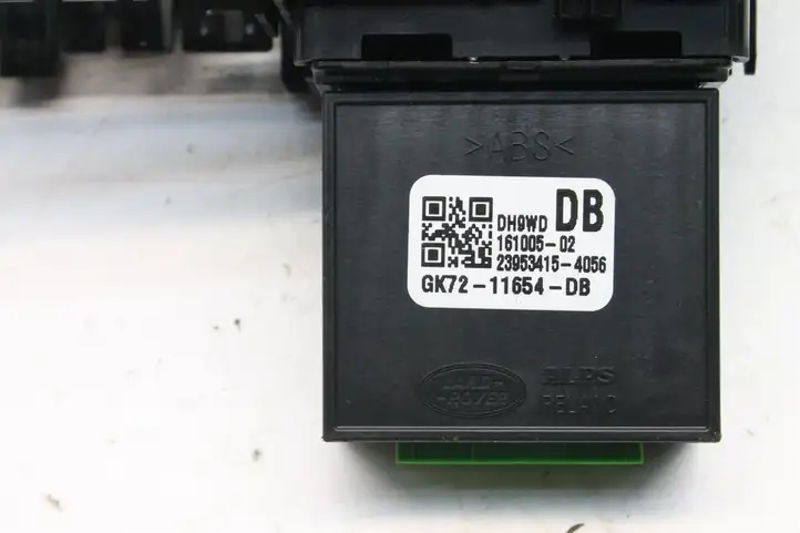 Land Rover Discovery Sport (2014 - 2019) GK7211654DB Кнопка фаркопа в багажнике — фото 5