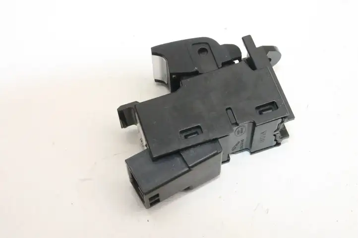 Land Rover Discovery Sport (2014 - 2019) FK7214717AB Кнопка фаркопа в багажнике — фото 4