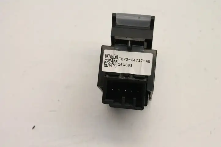 Land Rover Discovery Sport (2014 - 2019) FK7214717AB Кнопка фаркопа в багажнике — фото 5