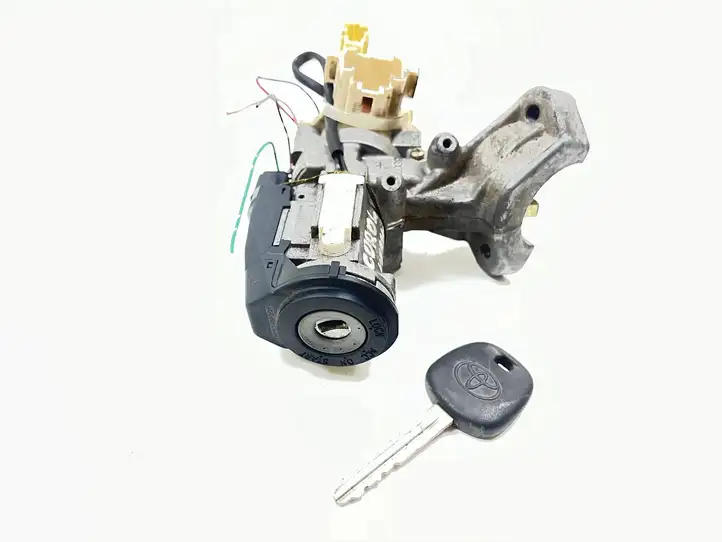 Toyota Corolla Verso E121 (2001 - 2004) 897831301013010 Замок зажигания — фото 1