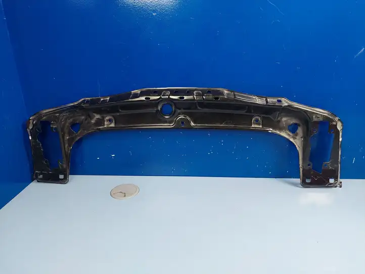BMW 3 F30 F35 F31 (2012 - 2018) 51647245786 Верхняя панель радиатора — фото 1