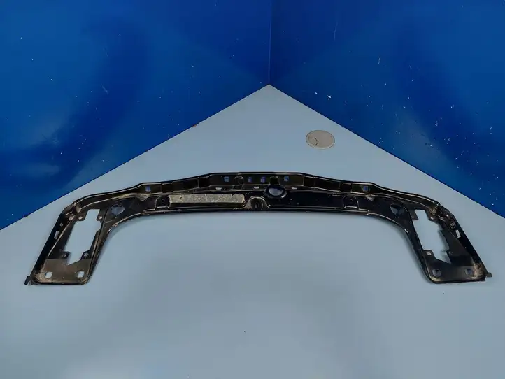 BMW 3 F30 F35 F31 (2012 - 2018) 51647245786 Верхняя панель радиатора — фото 2