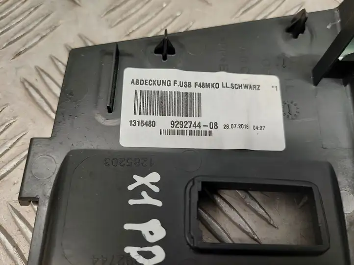BMW X1 F48 F49 (2015 - 2022) 9292744 Прочие детали салона — фото 2