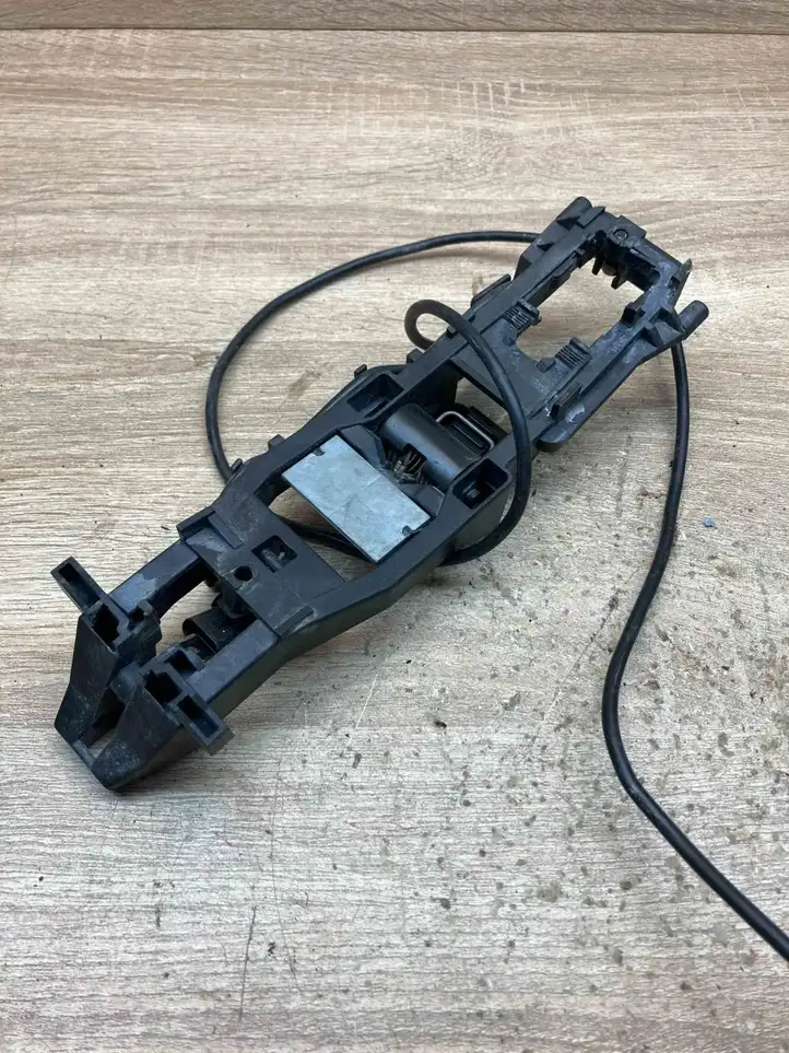 Mercedes-Benz E W211 (2002 - 2009) 2117600134 Крепление наружной ручки передней двери — фото 2