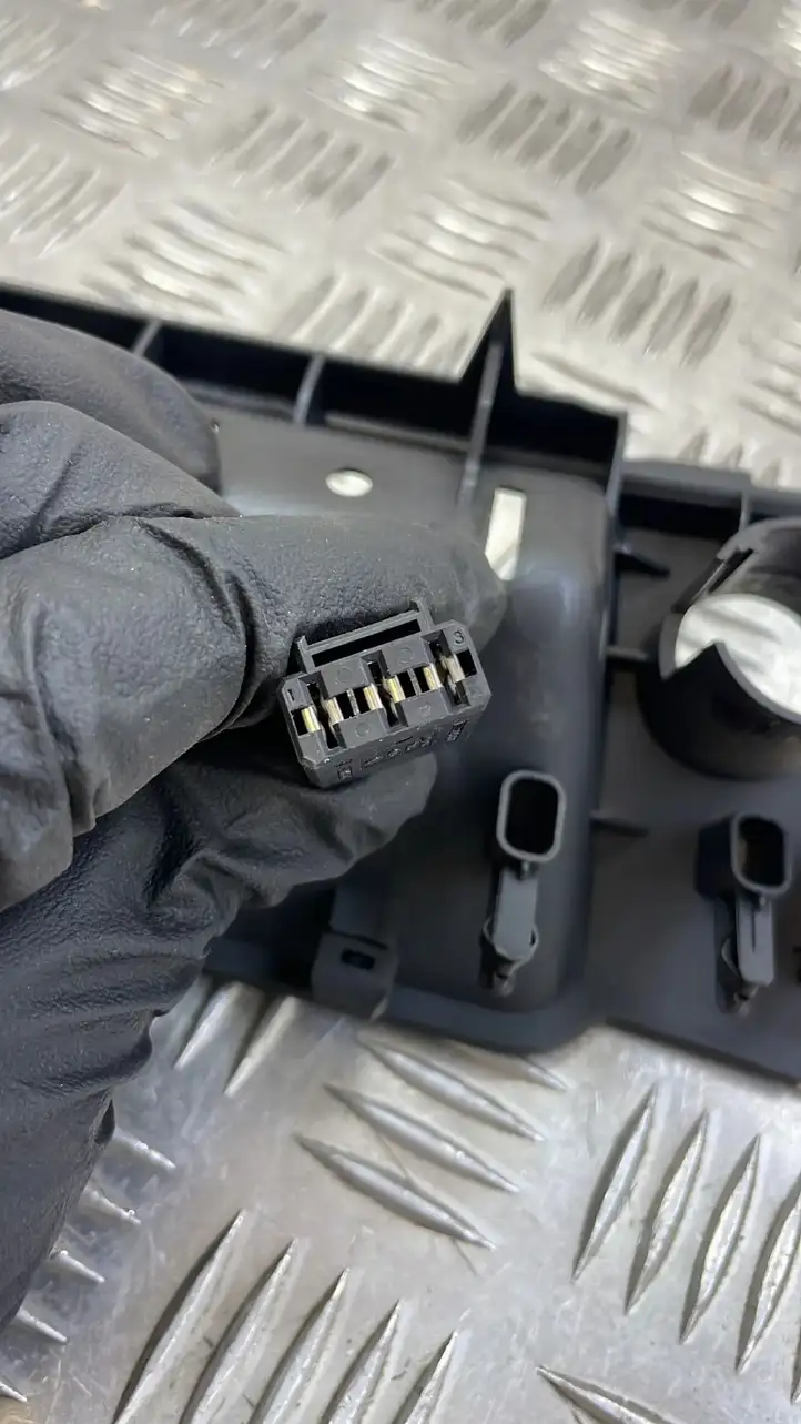 Audi A4 S4 B9 (2015 - 2019) 8W2864131 Накладка прикуривателя — фото 2