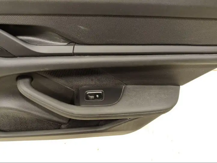 Porsche Taycan 9J1 (2019 - ) 9J1864604 Обшивка задней двери — фото 4