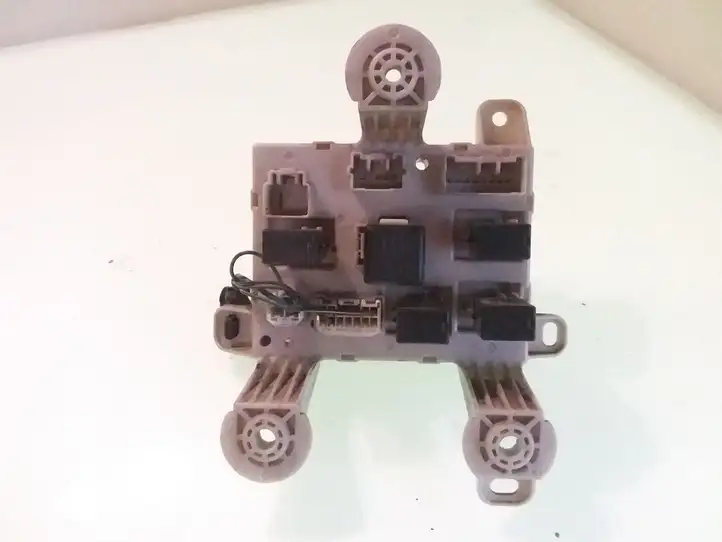Toyota Previa (XR30, XR40) II (2000 - 2006) 2225 Блок предохранителей — фото 2