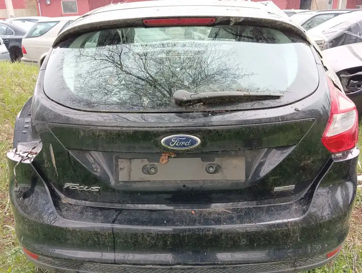 Ford Focus (2011 - 2015) Крышка багажника — фото 1