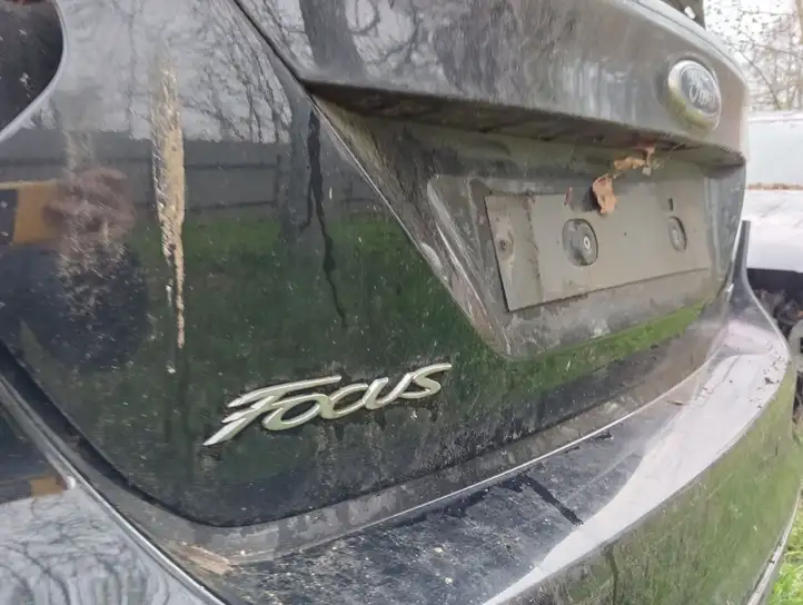 Ford Focus (2011 - 2015) Крышка багажника — фото 2