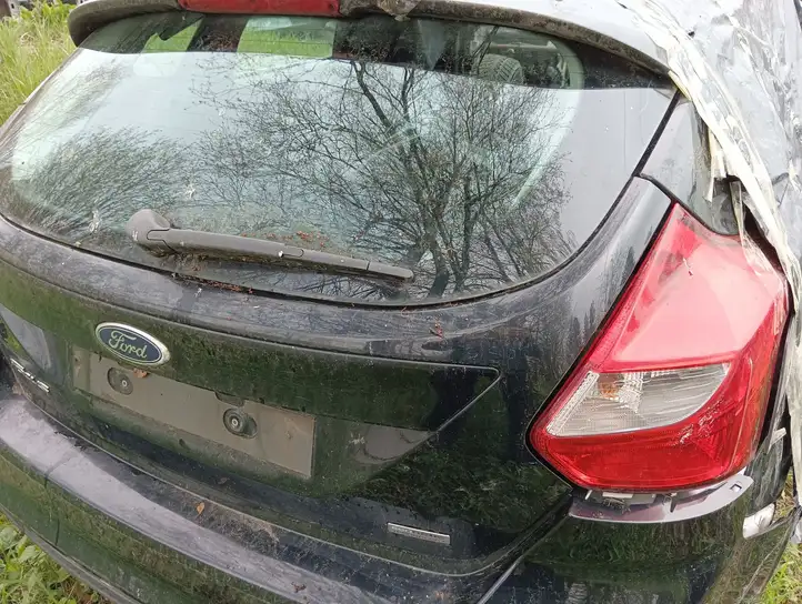 Ford Focus (2011 - 2015) Крышка багажника — фото 7