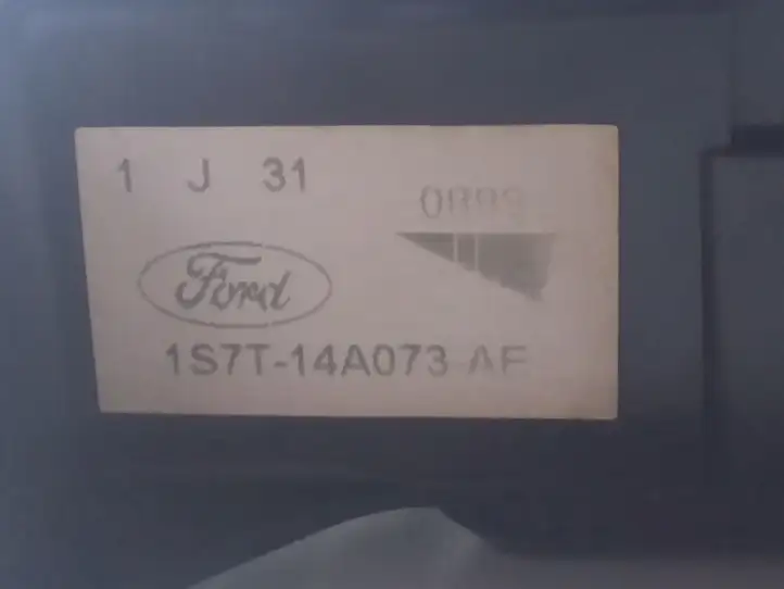 Ford Mondeo Mk III (2000 - 2007) 1S7T14A073AE Блок предохранителей — фото 3