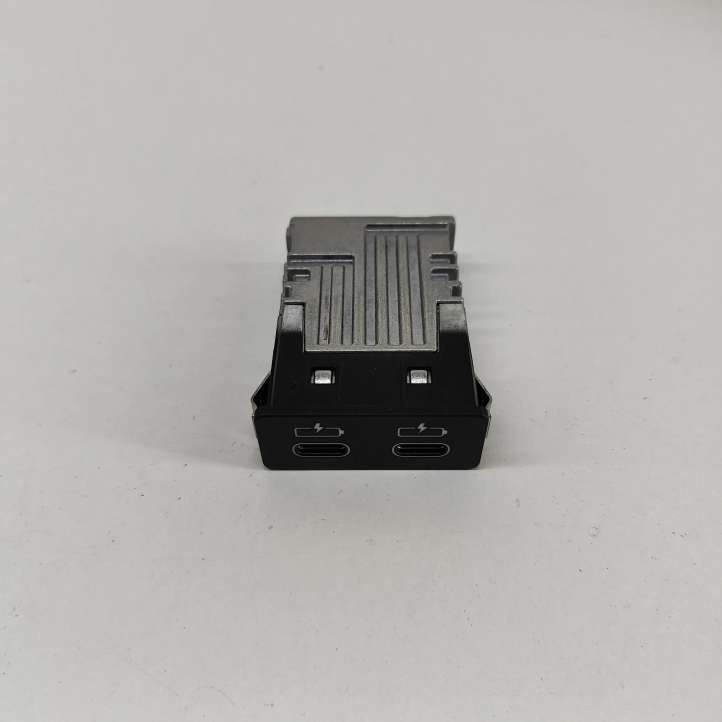 8711938 BMW X3 G01 USB jungtis