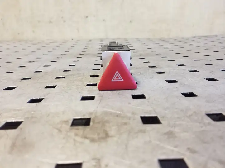 Volkswagen Eos (2006 - 2010)  1Q0953509 Включатель аварийных фонарей