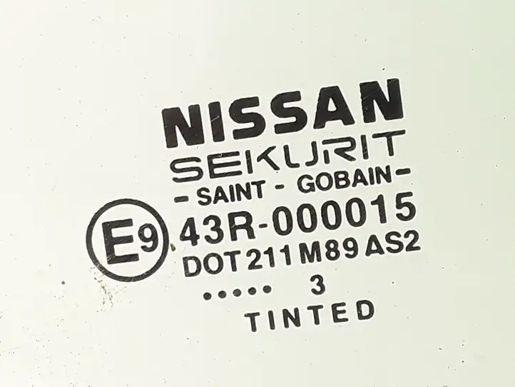 Nissan (2000 - 2006) 43R000015 Стекло задней двери — фото 2