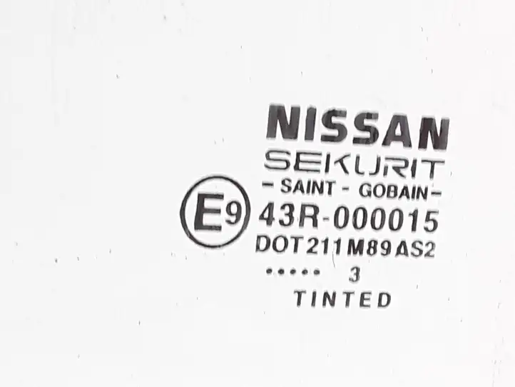 Nissan (2000 - 2006) 43R000015 Стекло задней двери — фото 2