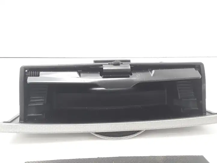 Toyota Corolla E120 E130 (2004 - 2007) 7411102060 Передняя пепельница — фото 1