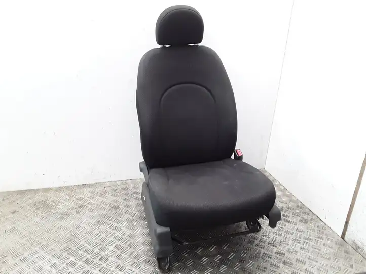 Daihatsu Sirion (2005 - 2007) Переднее сиденье пассажира — фото 1