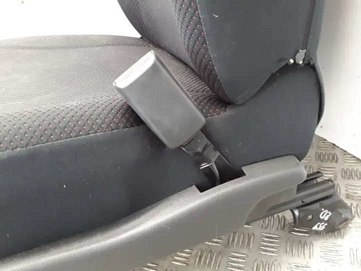 Daihatsu Sirion (2005 - 2007) Переднее сиденье пассажира — фото 2