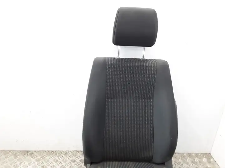 Suzuki Swift (2004 - 2010) Переднее сиденье пассажира — фото 6