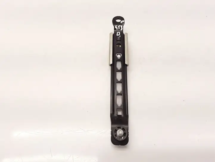 Suzuki Swift (2004 - 2010)   Регулятор высоты ремня безопасности