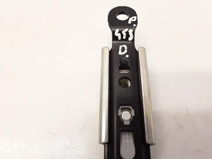 Suzuki Swift (2004 - 2010)   Регулятор высоты ремня безопасности