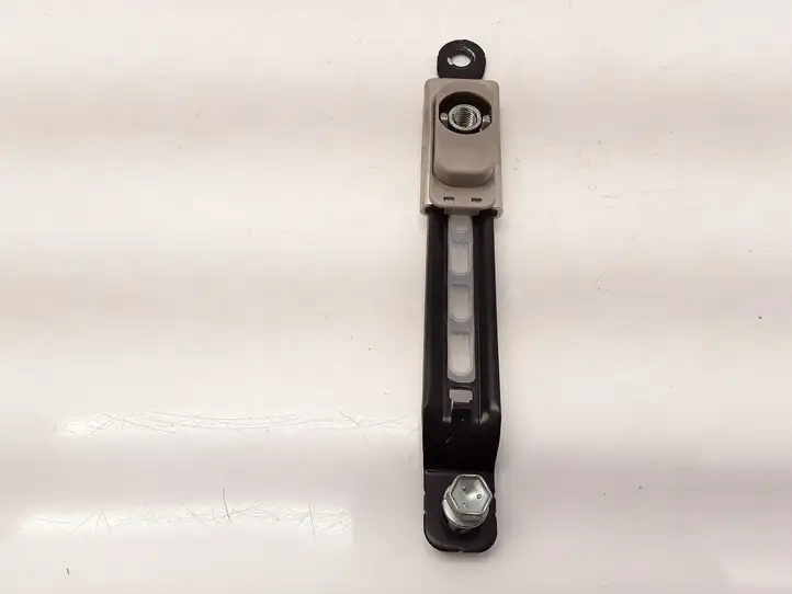 Suzuki Swift (2004 - 2010)   Регулятор высоты ремня безопасности