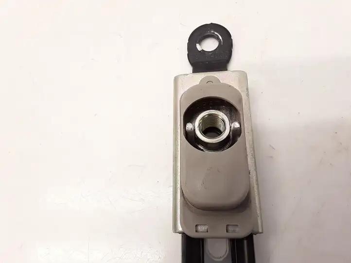 Suzuki Swift (2004 - 2010)   Регулятор высоты ремня безопасности