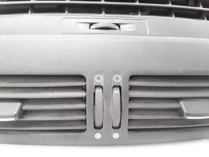 Fiat Croma (2005 - 2011) 1821940033 Центральный воздушный дефлектор — фото 2