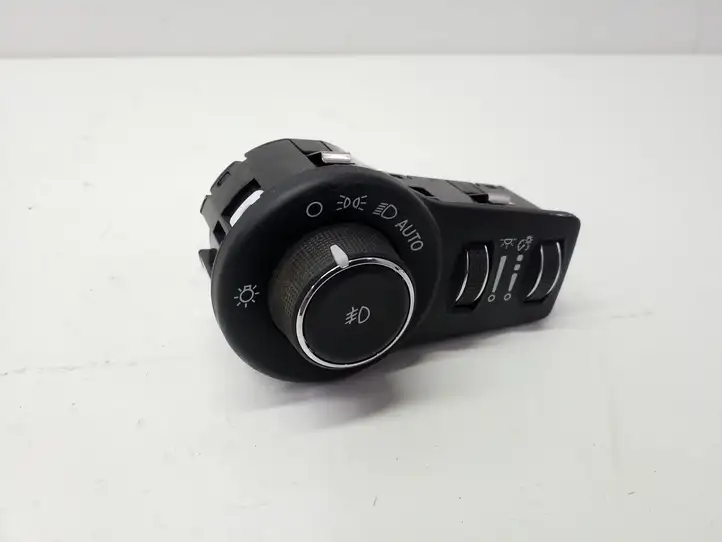 Chrysler Pacifica (2016 - ) Включатель фонарей — фото 1