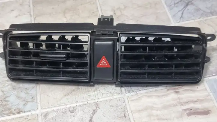 Suzuki Liana (2004 - 2007) 73610A59J00A Включатель аварийных фонарей — фото 2