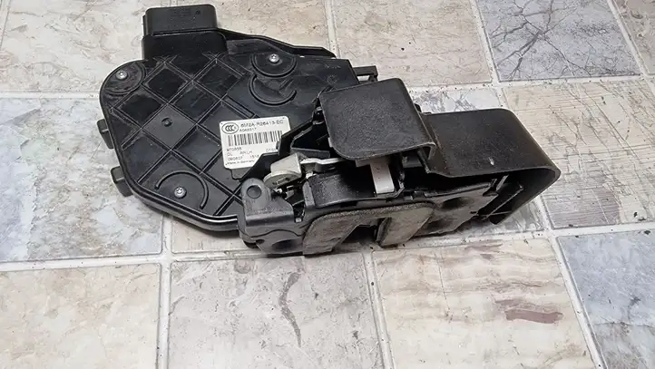 Ford Mondeo MK IV (2007 - 2014) 6M2AR26413EC Замок задней двери — фото 3
