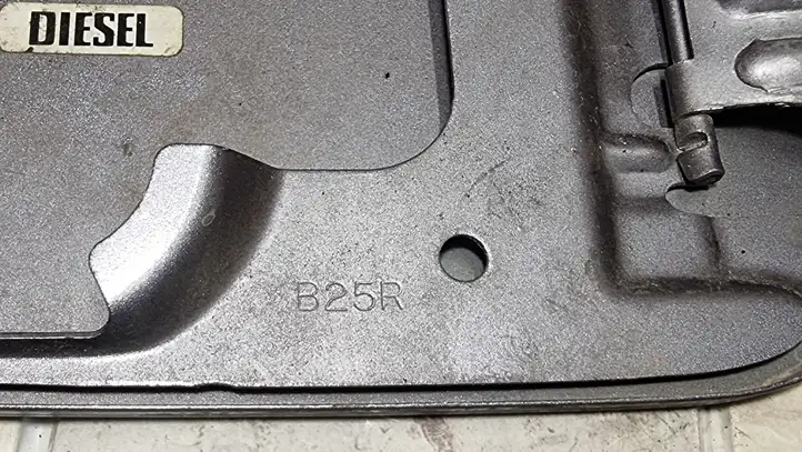 Mazda 323 F (2001 - 2003) B25R Крышка топливного бака — фото 6