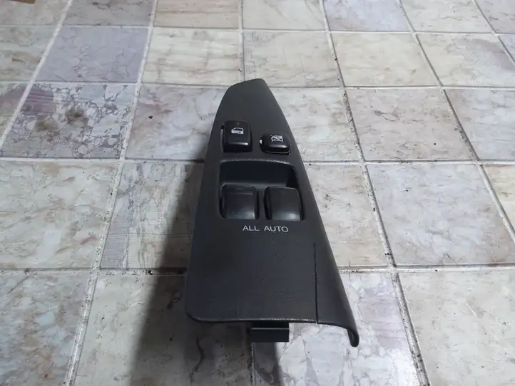 Toyota Corolla Verso E121 (2001 - 2004) 7423213090 Блок кнопок стеклоподъемников — фото 1