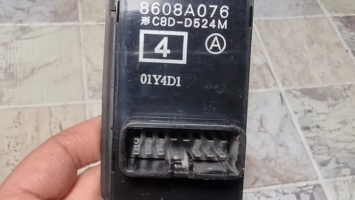 Mitsubishi Colt (2004 - 2008) 8608A076 Блок кнопок стеклоподъемников — фото 3