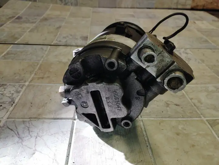 Opel Astra H (2004 - 2009) 6561047 Компрессор (насос) кондиционера воздуха — фото 2