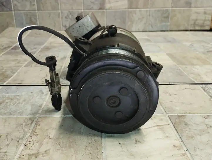 Opel Astra H (2004 - 2009) 6561047 Компрессор (насос) кондиционера воздуха — фото 3