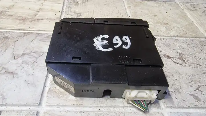 Toyota Avensis T250 (2003 - 2006) 8479005130C Кнопка обогрева стекла — фото 4