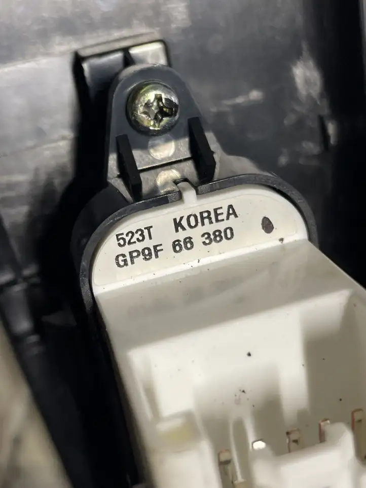 Mazda 6 (2005 - 2007) GP9F66380 Кнопка стеклоподъемников — фото 3