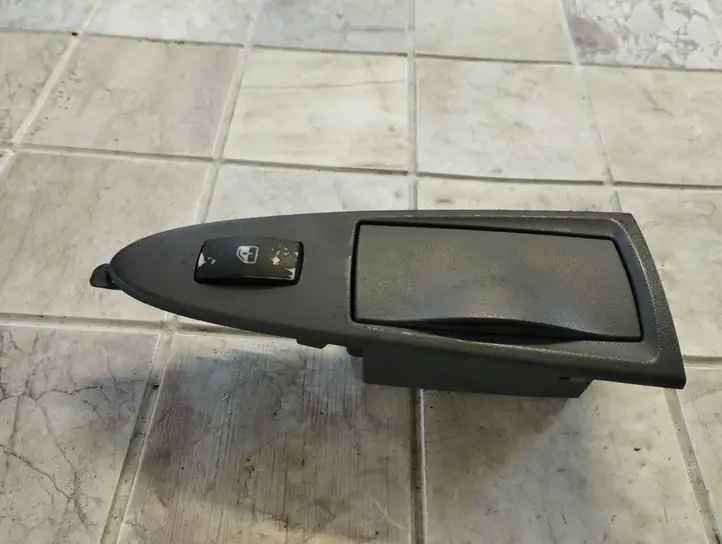 Fiat Croma (2005 - 2011) Кнопка стеклоподъемников — фото 4