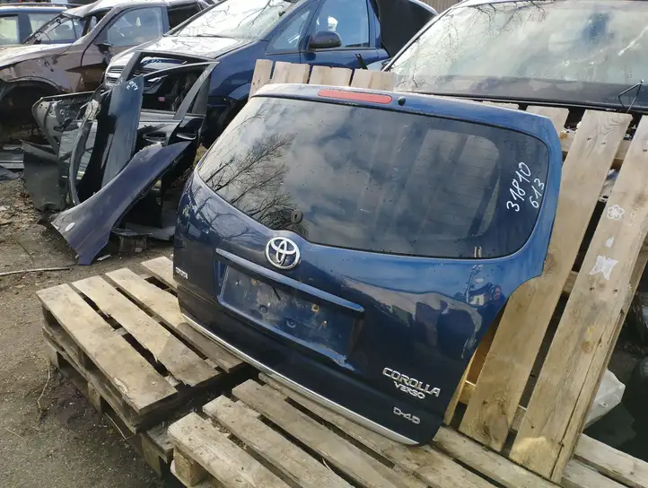 Toyota Corolla Verso AR10 (2004 - 2009) Крышка багажника — фото 3