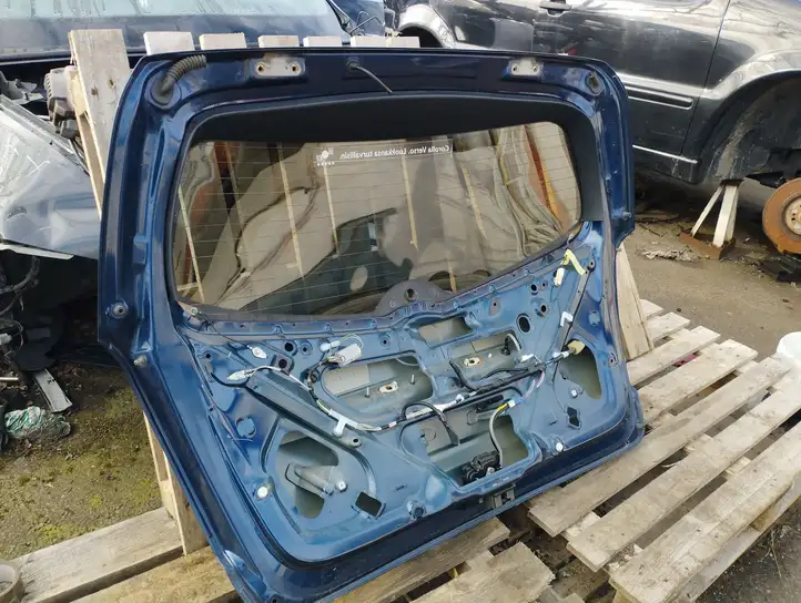 Toyota Corolla Verso AR10 (2004 - 2009) Крышка багажника — фото 6