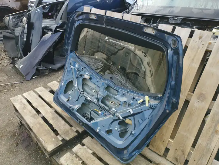 Toyota Corolla Verso AR10 (2004 - 2009) Крышка багажника — фото 7